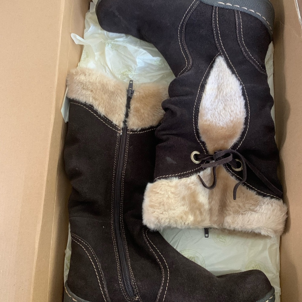 Bass Boots Water resistant brown fur EUC 8